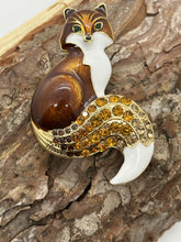 Load image into Gallery viewer, Enamel fox brooch
