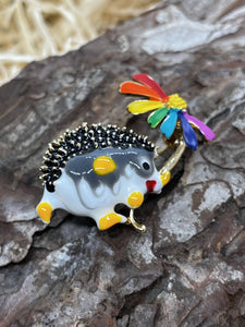 Hedgehog with daisy - enamel brooch badge
