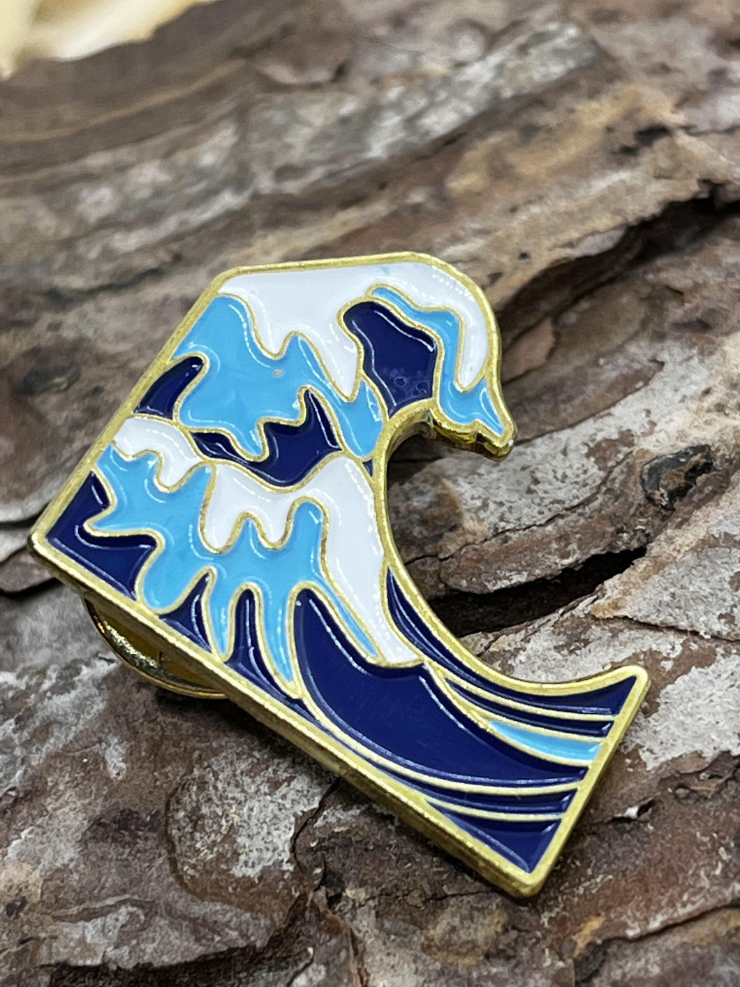 The Great Wave off Kanagawa pin badge